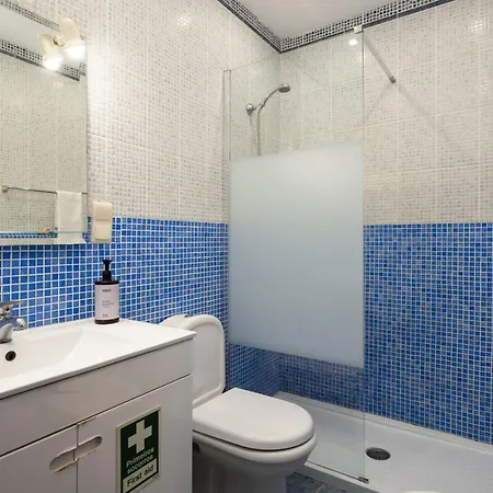 Olympics 1br With Pool & Balcony, By Hopstays
