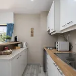 Apartament Olympics 1br With Pool & Balcony, By Hopstays