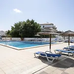 Olympics 1br With Pool & Balcony, By Hopstays Apartament