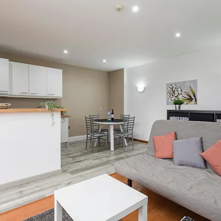 아파트 Olympics 1br With Pool & Balcony, By Hopstays *