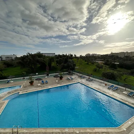 Olympics 1br With Pool & Balcony, By Hopstays 아파트 알부페이라