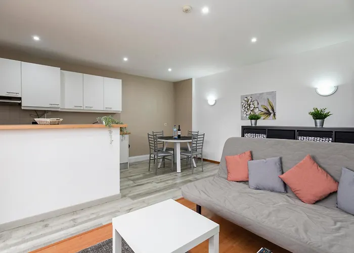 아파트 Olympics 1br With Pool & Balcony, By Hopstays *