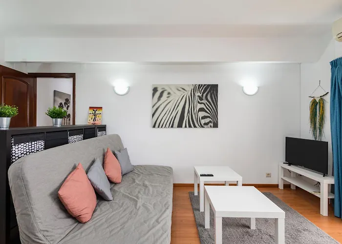 Olympics 1br With Pool & Balcony, By Hopstays * 알부페이라