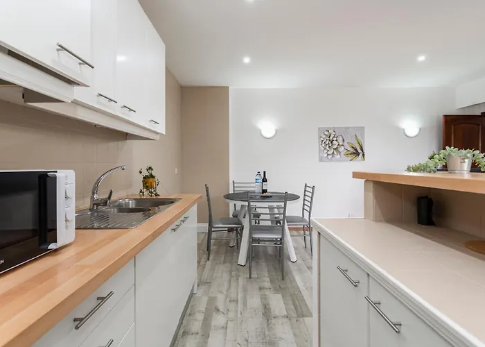 Olympics 1br With Pool & Balcony, By Hopstays *