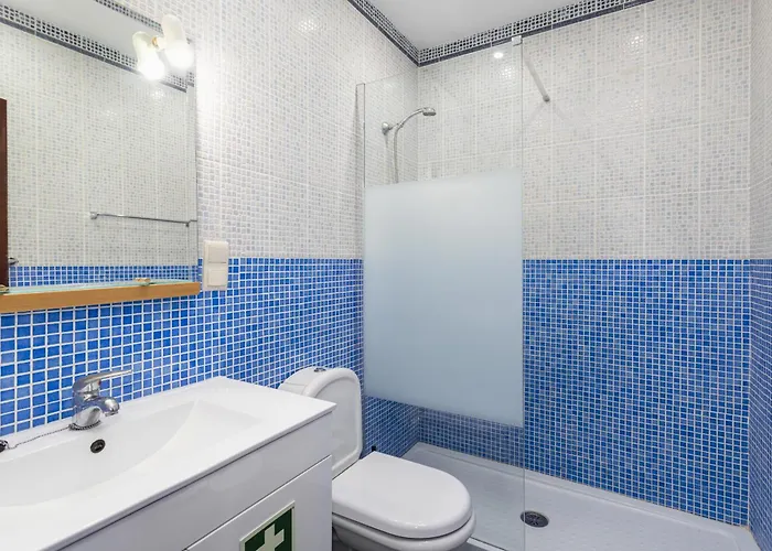 Olympics 1br With Pool & Balcony, By Hopstays