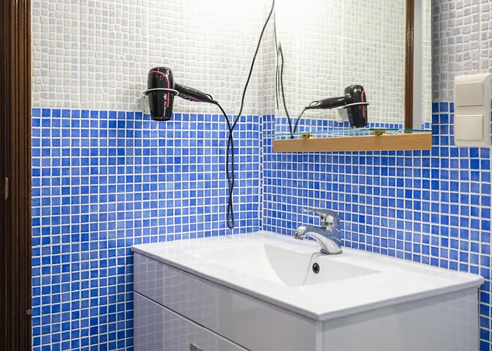 Olympics 1br With Pool & Balcony, By Hopstays *