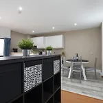 아파트 Olympics 1br With Pool & Balcony, By Hopstays *