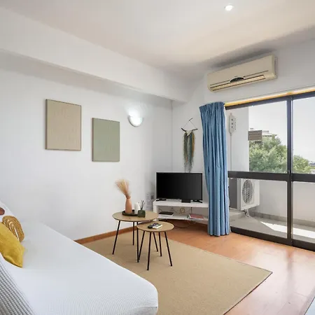 Apartament Olympics 1br With Pool & Balcony, By Hopstays
