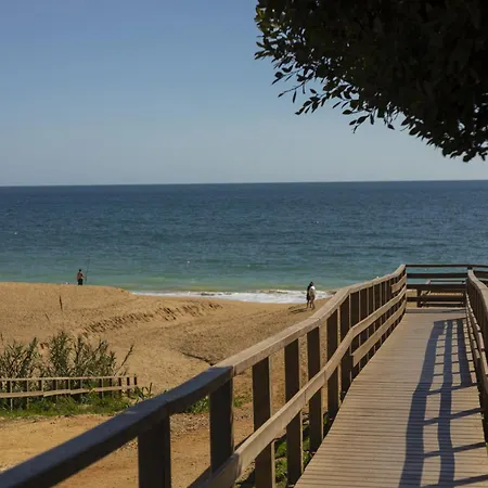 Olympics 1br With Pool & Balcony, By Hopstays Apartament