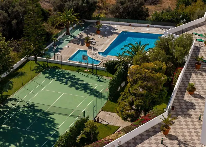 Olympics 1br With Pool & Balcony, By Hopstays Апартаменты *